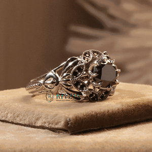 Bague de fiançailles de style Art déco avec diamant rond noir pour femme - Product Image 1