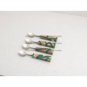 Alta calidad 2022 nueva llegada a granel al por mayor diseño único 304 acero inoxidable con mango de resina juego de cubiertos de 4 piezas - Product Image 4