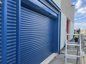Portes à enroulement modernes anti-ouragan, pliables, en aluminium, ouvre-<span class=keywords><strong>porte</strong></span> de <span class=keywords><strong>garage</strong></span> <span class=keywords><strong>automatique</strong></span>, isolation thermique - Product Image 2