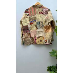 Chaqueta Bomber/Varsity Reversible Hecha a Mano con Parches de Seda, Estilo Sari Indio, Chaqueta de Béisbol de Algodón Personalizada, Chaqueta Corta de Otoño/Invierno - Product Image 4