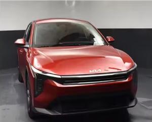 Kia K4 LXS 2025 de Alta Calidad con Tracción Delantera - Product Image 1