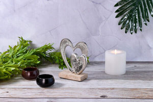 ขาตั้งหัวใจตกแต่งระดับพรีเมี่ยม - หัวใจโลหะบนฐานไม้มะม่วง - Product Image 4