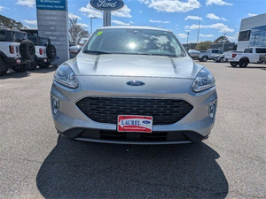 Escape Hybrid SEL FWD 2022 con autonomía NEDC de 601-700 km, potencia del motor de 200-250 kW y batería de 90-110 kWh - Product Image 3