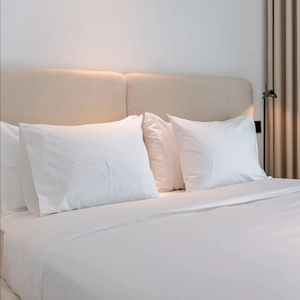 Almohada de Hotel de Alta Calidad para Dormir, Descansar y Relajarse, Diseño Ligero y de Soporte, Servicio de Fabricación a Granel - Product Image 1