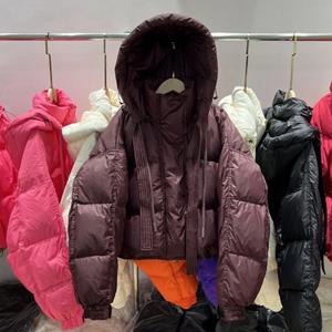 Nueva chaqueta acolchada de tendencia elegante para mujer, fabricante al por mayor, chaqueta con capucha y cremallera para mujer, chaqueta de invierno a prueba de viento - Product Image 5