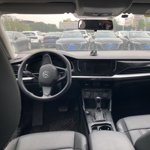 En stock : Volkswagen Passat 2023 d'occasion, automatique, turbo, cuir, jantes R18, essence, berline, en bon état - Product Image 5