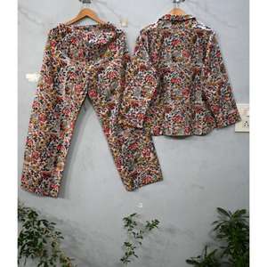 Conjunto de Pijama de Verano de Algodón Estampado para Mujer, Transpirable y de Secado Rápido, con Elegantes Estampados Florales. Ropa de estar y dormir cómoda para uso doméstico. - Product Image 5