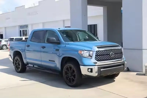 2024 Usado en Oferta con Asientos de Cuero, Volante a la Izquierda, Cámara Trasera, en Buen Estado - Product Image 3