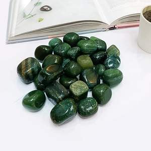 Cristales curativos semipreciosos naturales con piedras caídas de Jade verde pulido al por mayor para la fabricación y decoración de joyas - Product Image 3