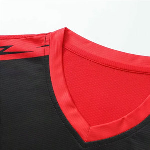 Ropa de equipo personalizada de poliéster 100% de color rojo y negro con proveedor de uniformes de fútbol LOGO en Pakistán a la venta - Product Image 3