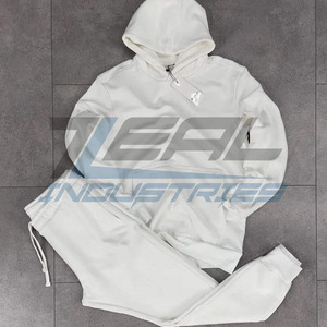 Survêtements personnalisés en coton et polyester pour hommes, ensembles d'entraînement de jogging avec sérigraphie brodée, vente en gros, fabriqués au Pakistan - Product Image 1