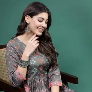 Robes pour femmes pakistanaises et indiennes, vêtements de fête, vêtements de mariage, vêtements décontractés, nouvelle arrivée, vêtements traditionnels indiens, ensembles Anarkali Kurti, longueur genoux - Product Image 1