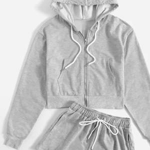 Conjunto de Sudadera Corta y Pantalones Cortos de Invierno para Mujer al por Mayor, 100% Algodón, Sudadera Corta con Logotipo Personalizado y Pantalones Cortos - Product Image 6