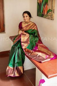 Le dernier designer de Beautiful Rich Pallu et Jacquard travaille sur un sari traditionnel indien - Product Image 4