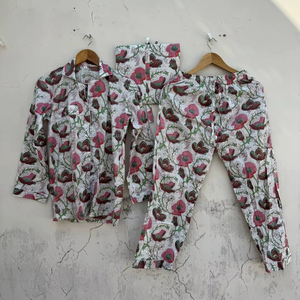 Ensemble de pyjama en coton pour femmes, léger et respirant, doux et lisse, classique, décontracté, romantique, pour les vacances - Product Image 1