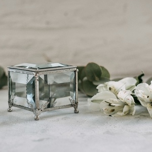 Boîte à bijoux en verre biseauté de luxe moderne pour femmes en métal argenté bibelot en cristal de velours rangement personnalisable - Product Image 1