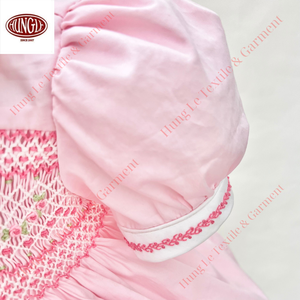 Vente en gros robe rouge corail smockée tissu organza brillant manches courtes fleurs brodées style formel pour enfants réveillon de Noël fête - Product Image 4