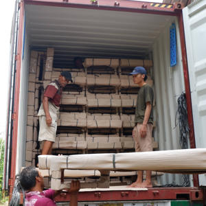 Chaise de salle à manger en bois moderne avec dossier incurvé et coussin - Product Image 6