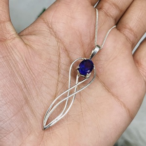 Delicado collar con colgante de halo de amatista azul con ajuste de bisel cadena en forma de corazón para fiestas y cumpleaños - Product Image 3