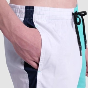 Short de bain décontracté pour homme, bicolore blanc et vert menthe, à taille élastiquée, séchage rapide, longueur courte - Product Image 2
