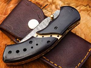 Couteau de chasse pliant fait main de qualité supérieure en acier damassé à haute teneur en carbone Couteaux pliants d'extérieur - Product Image 5
