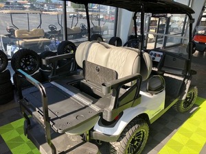 Carrito de Golf E-Z-G-O E-x-p-r-e-s-s S4 2025, a Gasolina, Blanco, para 4 Pasajeros, con Motor Kawasaki E-F-I de 13.5 HP - Product Image 2