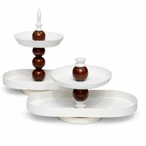 Soporte Ovalado de Dos Niveles para Postres y Chocolate con Bandejas de Metal Blanco y Pilares Decorativos de Madera - Product Image 1