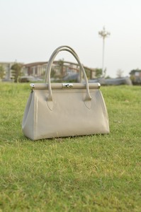 Bolso de mano de lujo blanco para mujer, cuero genuino de alta calidad con cremallera, fabricado al por mayor - Product Image 2