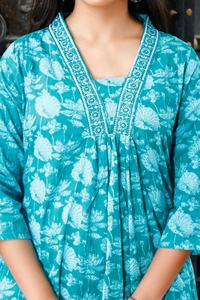 Vêtements ethniques indiens à la mode Ensemble Kurta imprimé élégant pour femmes Kurta en coton prêt à l'emploi pour une tenue décontractée aux prix de gros - Product Image 3