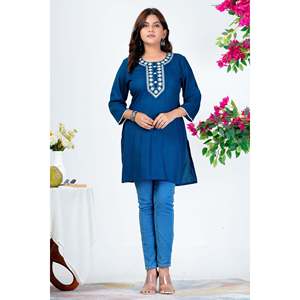 Kurti Azul Marino Bordado para Mujer con Mangas 3/4, Elegante, Casual y para Oficina, Hecho de Tela Popelina Transpirable - Product Image 3