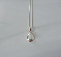 Collier pendentif opale blanche pour fiançailles, pierre de naissance d'octobre, forme poire, chaîne classique, plaqué or 14 carats, motif amoureux chrétien