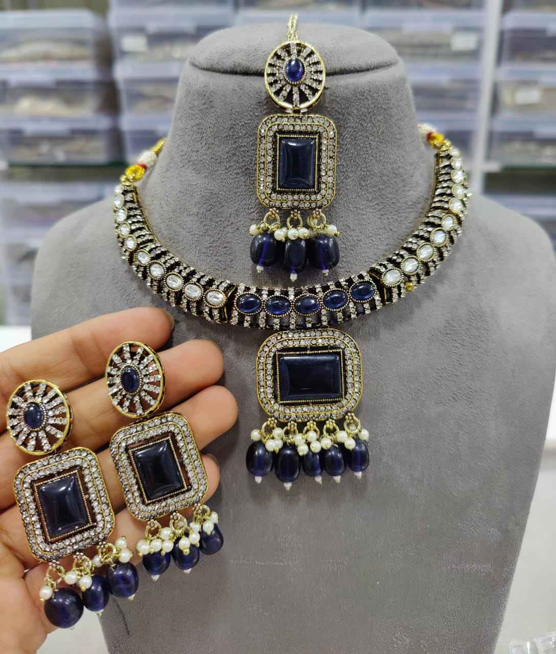 สีกรมท่า