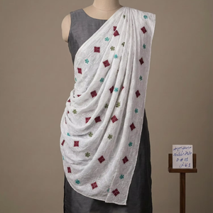 Voile de coton blanc brodé floral pour femme, avec strass, doux et respirant, style ethnique arabe, pour le Hajj et usage quotidien - Product Image 1