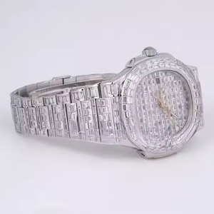 นาฬิกาข้อมือสไตล์ฮิปฮอป ประดับเพชรโมอิสซาไนต์ทรงบาแกตต์  หน้าปัดอนาล็อก  กระจกกันน้ำ  ตัวเรือนสแตนเลส  ระดับความสะอาด VVS - Product Image 2