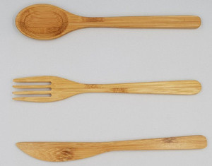 Un juego de cucharas de camping con un tenedor de bambú desechable y cubiertos de bambú portátiles y biodegradables está disponible de proveedores directos - Product Image 6