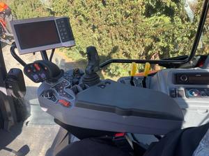 Tracteur à roues Kubota M6-132 Kubota M7-132 DELUXE 4WD 128 CV, moteur neuf, utilisation agricole, 130 heures d'utilisation - Product Image 5