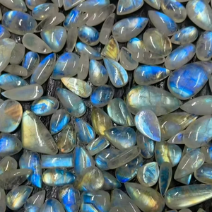 Cabochon en pierre de lune arc-en-ciel naturel, pierre de lune en vrac polie pour la fabrication de bijoux, mélange de formes et de couleurs - Product Image 1