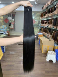 Extensiones de Cabello Humano Brasileño Virgen Liso Natural, Color Negro, 18-32 Pulgadas, Disponibles en Stock - Product Image 1