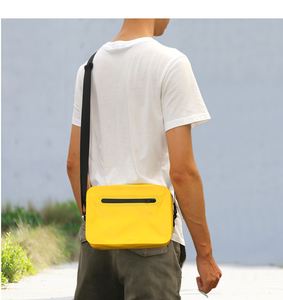 Waterproof PVC Crossbody Bag 2.5L Capacity Shoulder Messenger Pouch Zipper Closure <b>Adjustable</b> <b>Strap</b> for Outdoor Sports Travel - Product Image 5