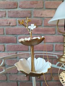 Support à bijoux en métal au design unique de la meilleure qualité pour les femmes et la décoration de la chambre à coucher disponible en vrac - Product Image 2