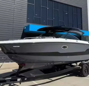 TENDENCIA: Yates Usados Chaparral 26 Surfs Bowrider con Cabina en Venta con Remolque Gratis, Jet Boat Work con Propulsión a Chorro - Product Image 3