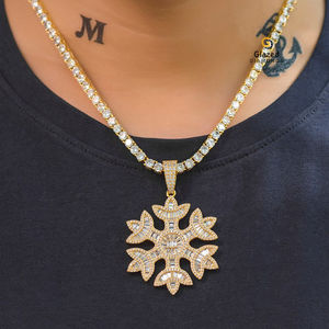 Colgante de copo de nieve de diseñador en joyería de Hip Hop con oro blanco de 10kt y diamantes de moissanita de corte Baguette redondo - Product Image 1