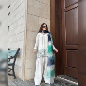 2025 Collection ROMAINE moderne glamour blanc Salwar Kameez taille libre entièrement point avec travail de séquence de broderie en soie - Product Image 3