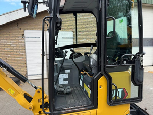 Miniexcavadora CAT 302CR modelo estándar de 2 toneladas con motor, caja de cambios y bomba de engranajes esenciales. - Product Image 6