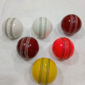 ลูกคริกเก็ตแบบแข็งสำหรับมืออาชีพสีแดงหนังแท้ - Product Image 6