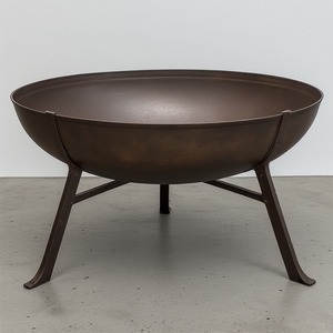 Brasero Decorativo de Metal Diseñado para Mejorar el Ambiente del Patio Trasero Mientras Ofrece una Solución de Calefacción Práctica - Product Image 1