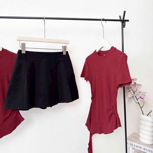 Conjunto de Dos Piezas para Mujer, Camiseta con Dobladillo Asimétrico y Falda Corta, de Alta Calidad - Product Image 4