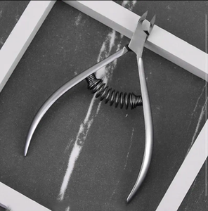 Pinces à cuticules à double ressort professionnelles en acier inoxydable de haute qualité avec lame incurvée Design coréen Livré avec boîte - Product Image 3