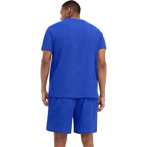 Conjunto de camiseta y pantalones cortos para hombre con logotipo personalizado, cómodo atuendo atlético de dos piezas para deportes de fitness y ropa de calle - Product Image 3