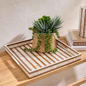 Plateau de service rectangulaire en résine moderne de luxe pour la cuisine, incrusté d'os, fait à la main pour une présentation élégante de chocolats et de dattes - Product Image 5